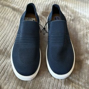 NWT Navy slip ons Sz 8.5